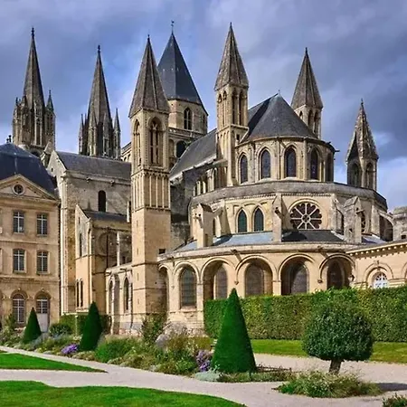 Cosy A Avec Terrasse Et Jardin Кан