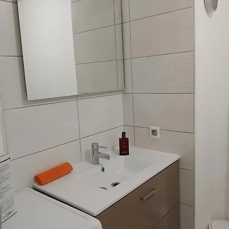 Cosy A Avec Terrasse Et Jardin Кан