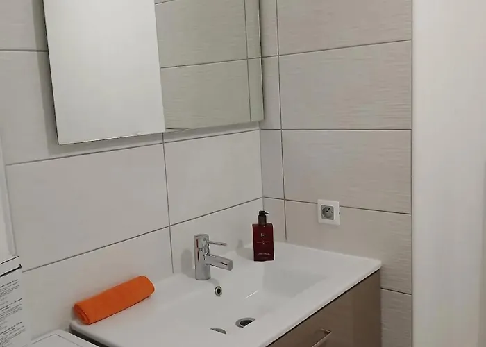 Cosy A Avec Terrasse Et Jardin 凯恩