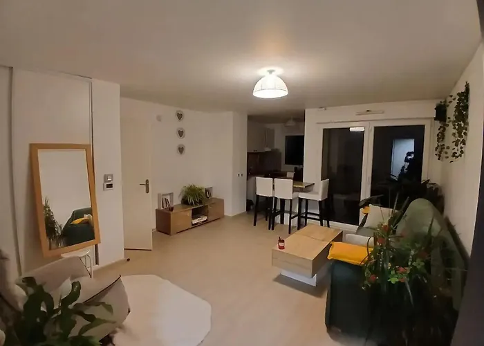 Cosy A Avec Terrasse Et Jardin *