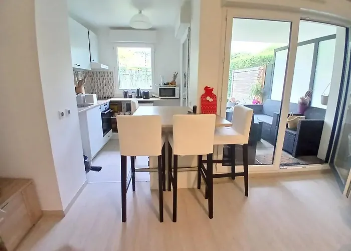 Cosy A Avec Terrasse Et Jardin 凯恩